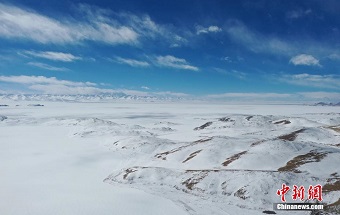 西藏纳木错雪景如画