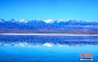 打卡青藏高原鹽湖秋日“鏡面”美景
